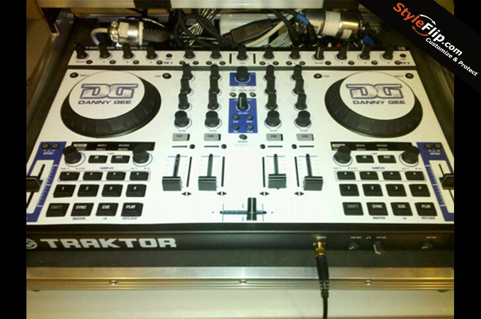 DJ機材 TRAKTOR KONTROL S4 mk2 Amazon | Native Instruments 4デッキDJシステム TRAKTOR KONTROL S4